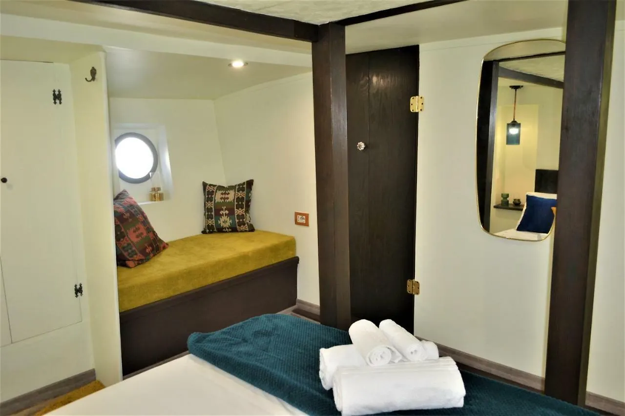 Pillirina House-Boat Hotel Marzamemi 0*,  Italy